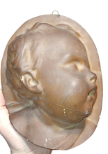 Laden Sie das Bild in den Galerie-Viewer, Antique Baby Cherub Angel Baby Life Mask / Life Cast