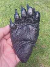 Cargar imagen en el visor de la galería, Black Bear Juvenile track Footprint Cast Replica Footprint Track