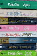 Cargar imagen en el visor de la galería, 8 Danielle Steel Books