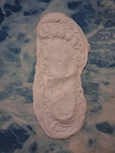 Laden Sie das Bild in den Galerie-Viewer, 1967 Bigfoot print Patty #3 Midtarsal Break Found by Bob Titmus 1967 Capturing Bigfoot Patterson Gimlin Footprint Cast