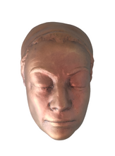 Cargar imagen en el visor de la galería, Joan Crawford Mommie Dearest Life Mask Death mask life cast Resin