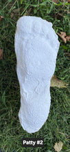 Laden Sie das Bild in den Galerie-Viewer, 1967 New Bigfoot Patterson "Patty #2" track footprint cast