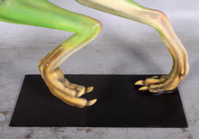 Load image into Gallery viewer, Dinosaur Guanlong Lifesize sculpture statue