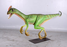 Laden Sie das Bild in den Galerie-Viewer, Dinosaur Guanlong Lifesize sculpture statue