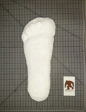 Cargar imagen en el visor de la galería, 1967 Bigfoot cast replica print # CA-10 SI 3900422 K1725 (1967)
