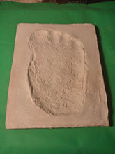 Load image into Gallery viewer, 1957 Tom Slick Bigfoot Cast track replica