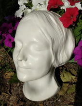 Cargar imagen en el visor de la galería, L&#39;Inconnue de la Seine Face Cast Life Mask (Lifesize) Death mask life cast