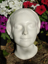 Laden Sie das Bild in den Galerie-Viewer, L&#39;Inconnue de la Seine Face Cast Life Mask (Lifesize) Death mask life cast