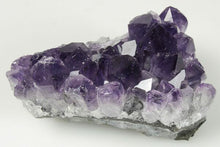 Laden Sie das Bild in den Galerie-Viewer, Amethyst: Purple Crystal Amethyst