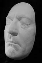 Laden Sie das Bild in den Galerie-Viewer, Robert De Niro  (Deniro) Life Mask, Goodfellas Godfather Irishman Life Mask Death mask life cast