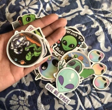 画像をギャラリービューアに読み込む, Alien Stickers 3 for $2 (Free shipping)