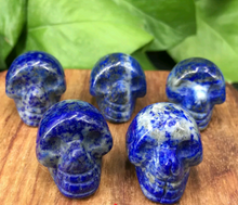 Charger l&#39;image dans la galerie, Natural quartz crystal mini Skull Carved Crystal Skull Healing Properties