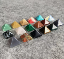 Charger l&#39;image dans la galerie, Chakra Pyramid Stone Set Crystal Healing Properties