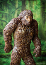 Laden Sie das Bild in den Galerie-Viewer, Bigfoot action figure