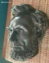 Laden Sie das Bild in den Galerie-Viewer, Abraham Lincoln Volk Sculpture cast 1865 (?) Life mask modified